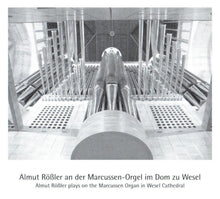 Laden Sie das Bild in den Galerie-Viewer, 13071 Almut Rössler an der Marcussen-Orgel im Dom zu Wesel