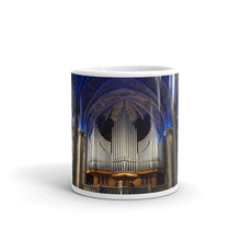 Laden Sie das Bild in den Galerie-Viewer, White glossy mug