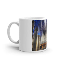 Laden Sie das Bild in den Galerie-Viewer, White glossy mug