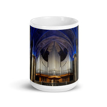 Laden Sie das Bild in den Galerie-Viewer, White glossy mug