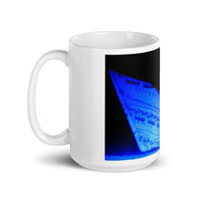 Laden Sie das Bild in den Galerie-Viewer, White glossy mug