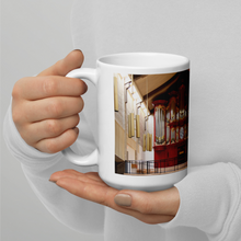 Laden Sie das Bild in den Galerie-Viewer, 15101 BACH VOL. 1 - ORGEL EPISCOPAL CHURCH OF THE TRANSFIGURATION (White glossy mug)