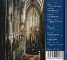 Laden Sie das Bild in den Galerie-Viewer, 12191 Winfried Bönig an den Orgeln im Hohen Dom zu Köln
